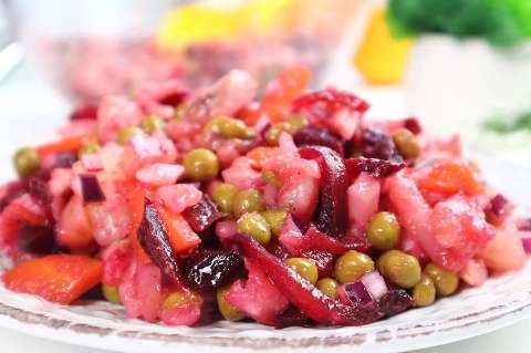 Салат со свеклой селедкой и горошком 7 Салат со свеклой селедкой и горошком
