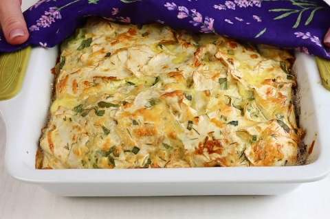 Рваный пирог из лаваша с сыром и зеленью.Пирог за 5 минут.