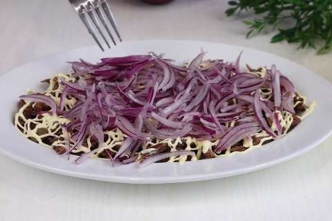 Мясной салат "Принц" с говядиной, картофелем пай и сладким перцем