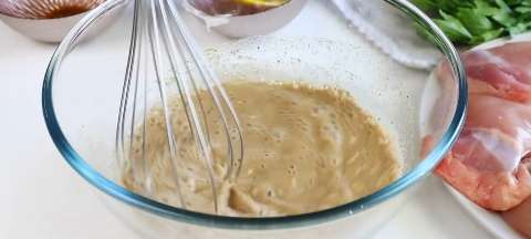 Отбивные из куриных бёдрышек с ананасами и сыром в духовке