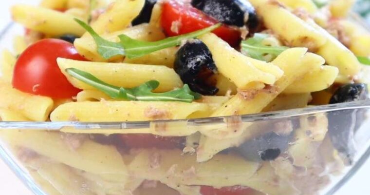 Салат с тунцом макаронами и помидорами: летняя классика на каждый день