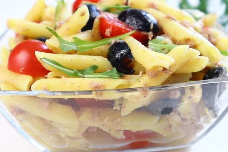 Салат с тунцом макаронами и помидорами: летняя классика на каждый день