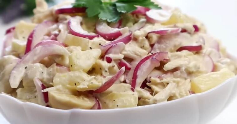 Салат “Барон” с курицей, ананасами и маринованным луком