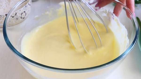 Самый вкусный заливной пирог с зеленым луком и яйцом
