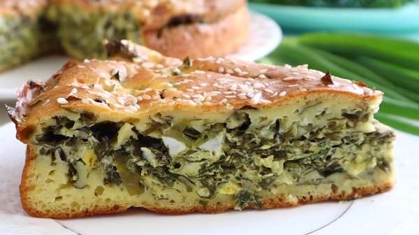 Самый вкусный заливной пирог с зеленым луком и яйцом