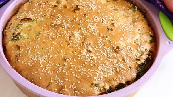 Самый вкусный заливной пирог с зеленым луком и яйцом