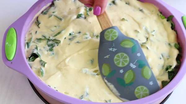 Самый вкусный заливной пирог с зеленым луком и яйцом