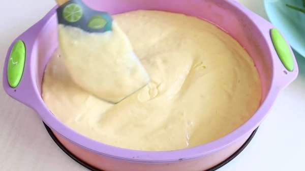 Самый вкусный заливной пирог с зеленым луком и яйцом