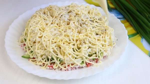Вкуснющий Салат "Нежность" на ПАСХУ с крабовыми палочками и редисом