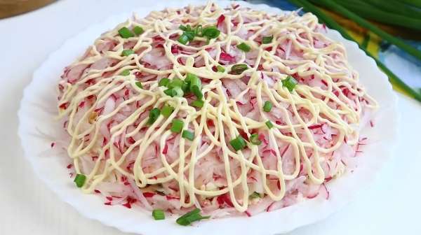 Вкуснющий Салат "Нежность" на ПАСХУ с крабовыми палочками и редисом