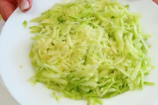 Шикарный обед из простых продуктов — бризоли с фаршем и кабачком