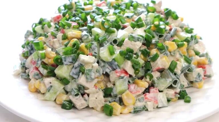 Салат "Вероника " с крабовыми палочками, курицей и кукурузой