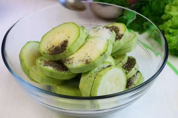 Улетают как семечки:Кабачки, запеченные в духовке с вкусной начинкой