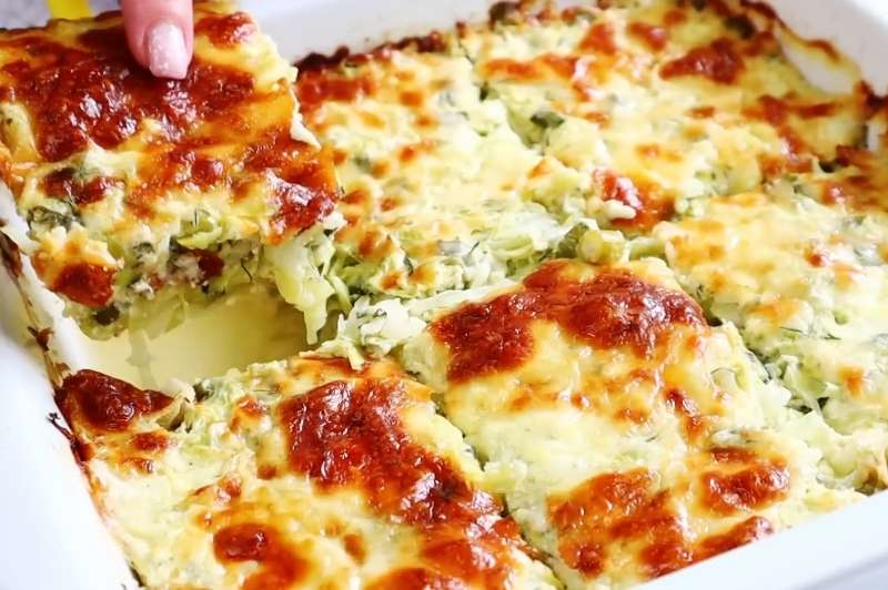 Вкуснятина за пол часа:Запеканка из молодой капусты с сыром, яйцами и сметаной