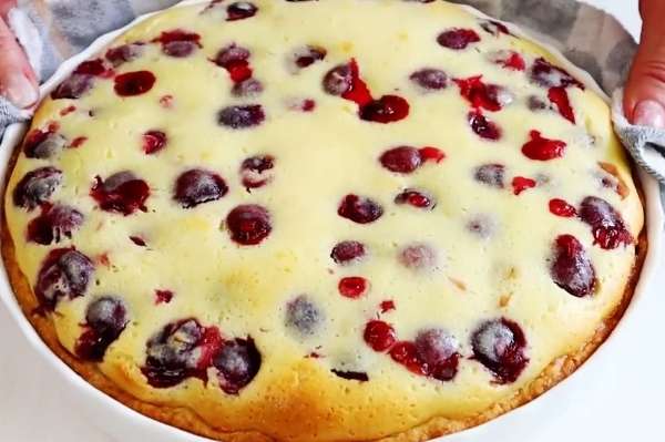 Вкуснее торта! Ягодный пирог с кремовой начинкой.