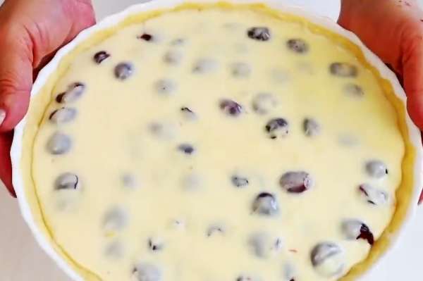 Вкуснее торта! Ягодный пирог с кремовой начинкой.