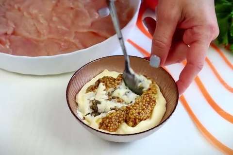 Куриная а-ля пицца:Самый вкусный рецепт сочного куриного филе в духовке с помидорами и сыром