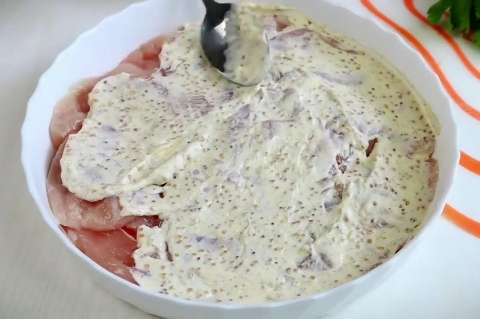 Куриная а-ля пицца:Самый вкусный рецепт сочного куриного филе в духовке с помидорами и сыром