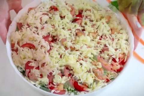 Куриная а-ля пицца:Самый вкусный рецепт сочного куриного филе в духовке с помидорами и сыром