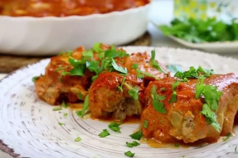 Аля-голубцы из кабачков: Кабачковые рулетики с куриным фаршем