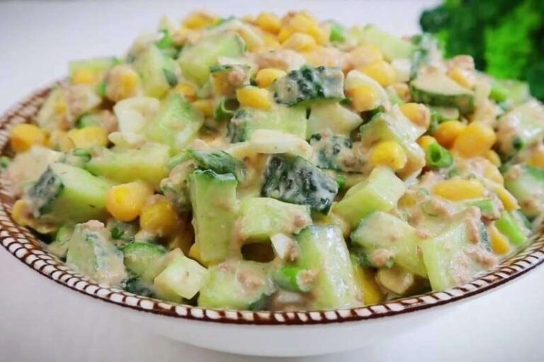Салат из сардины с огурцом и кукурузой