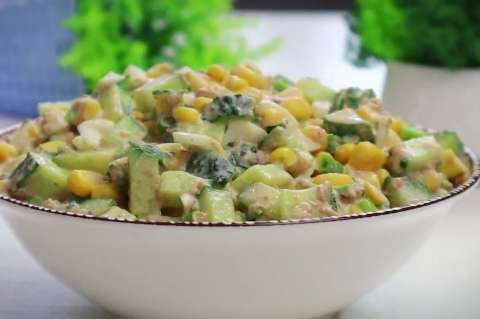 Салат с сардиной, яйцом, огурцом и кукурузой:"Моя рыбка" за 5 Минут! 8 Салат из сардины огурцы яйца кукуруза лук