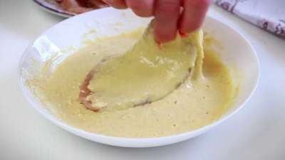 Нежные куриные отбивные в кунжутном кляре