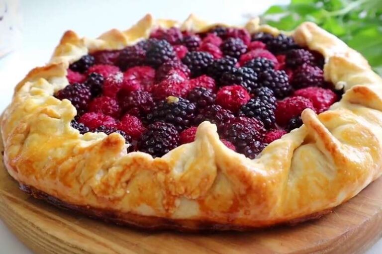 Самый простой, но самый вкусный пирог: Галета с ягодами