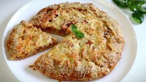 Галета с фаршем и помидорами