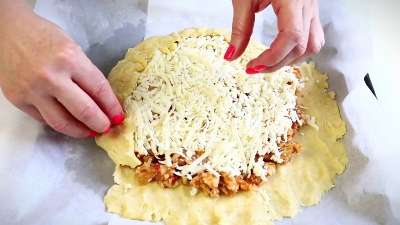 Галета с несладкой начинкой: простой и вкусный пирог с фаршем