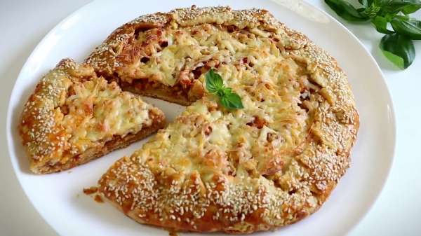 Галета с фаршем и помидорами