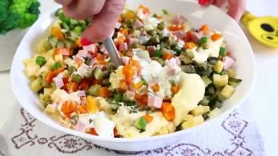 Самый Вкусный Оливье по-Новому – Без Картошки, но с Сыром! 7 Перемешиваем оливье