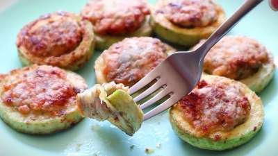 Жареные кабачки кольцами с фаршем на сковороде