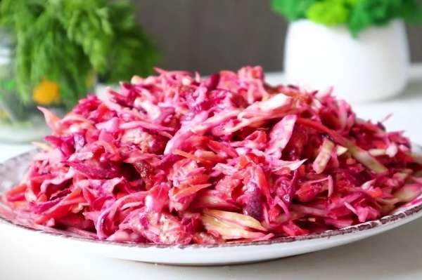 Салат с капустой,свеклой и мясом