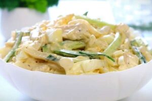 Салат с курицей и кальмаром