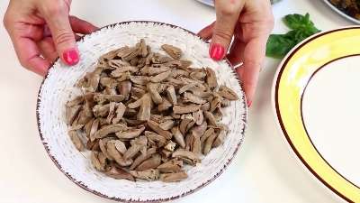 Салат "Сердце Осени" с куриными сердечками и баклажанами
