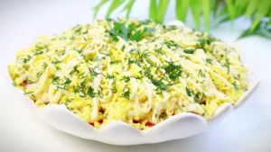 Салат ивушка с сардиной огурцом и яйцами