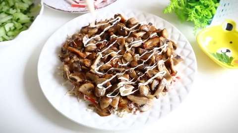 Салат «Алёнка» :с грибами и крабовыми палочками-Вкусный, быстрый и простой праздничный салат за 10 минут!