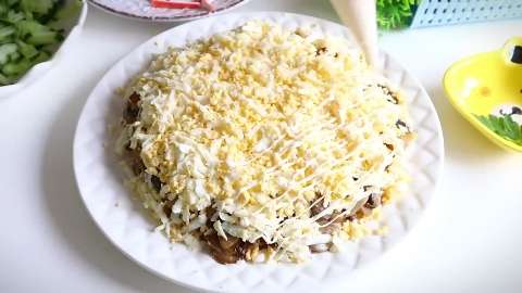 Салат «Алёнка» :с грибами и крабовыми палочками-Вкусный, быстрый и простой праздничный салат за 10 минут!