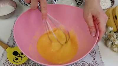 Быстрый банановый пирог с хрустящей корочкой