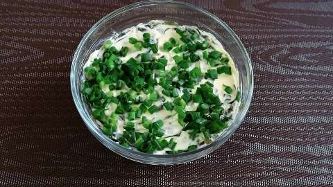 Салат 'Чёрное море': крабовые палочки, рис и морская капуста