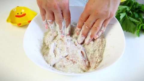 Отбивные как ресторане: Куриные отбивные маринованные в сметане с чесноком
