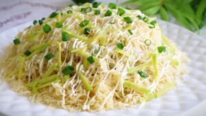 Салат Галя Балована с курицей ,авокадо и ананасами