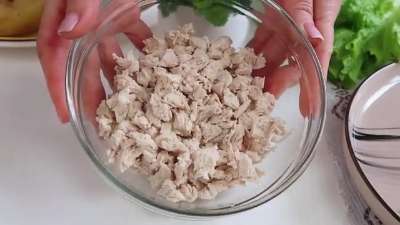 "Джулия" : Салат из свеклы, курицы и соленых огурцов