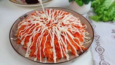 "Джулия" : Салат из свеклы, курицы и соленых огурцов
