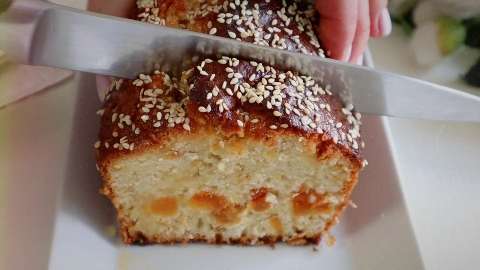 Ароматный кекс с курагой, лимонной цедрой и апельсиновой пропиткой