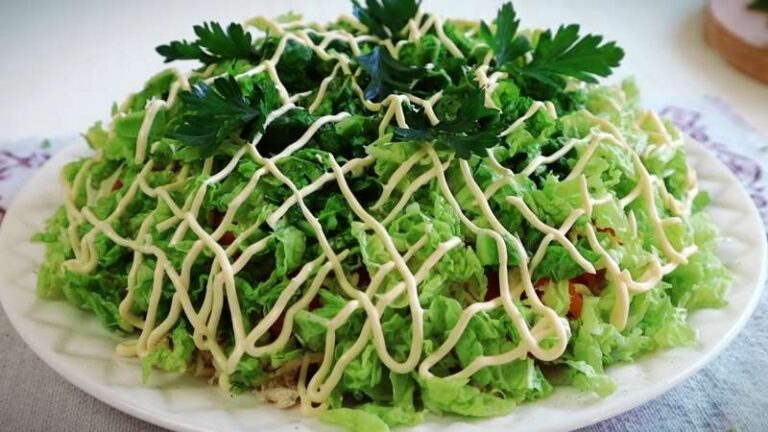 Салат Курица в перьях с куриным пекинской капустой