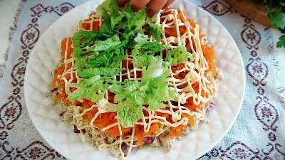Салат "Курица в перьях" – с куриным филе, пекинской капустой и картофелем 7 Салат "Курица в перьях" – с куриным филе, пекинской капустой и картофелем
