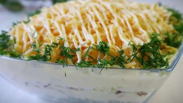 Салат анюта с курицей сыром яйцами и яблоком