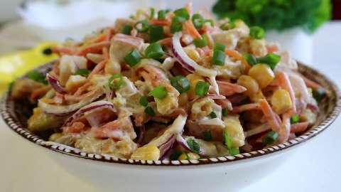 Быстрый салат "Карусель" за 5 минут: с копчёной курицей, корейский морковью и сухариками 8 Быстрый салат "Карусель" за 5 минут: с копчёной курицей, корейский морковью и сухариками